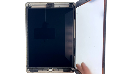 Vitre tactile pour iPad Air noire à changer suite à une chute, casse ou  altération